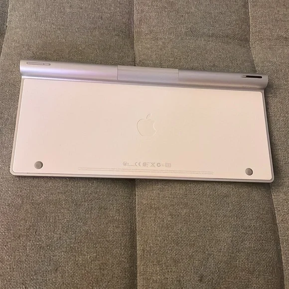Apple Wireless Keyboard - Picture 2 of 4